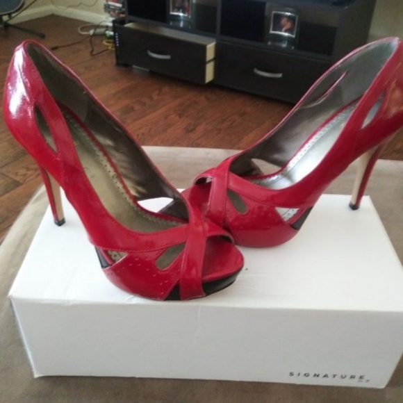 Red Baker heels - Picture 2 of 3